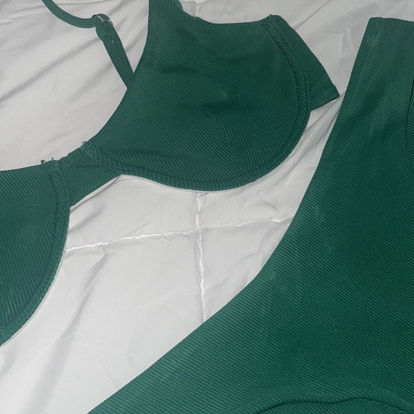 bikini - Picture 2 of 2